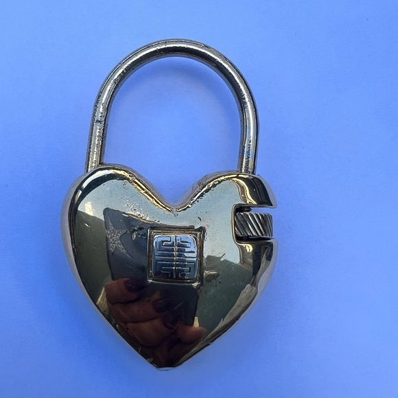 Givenchy vintage gold tone logo embossed functional padlock - Picture 6 of 9